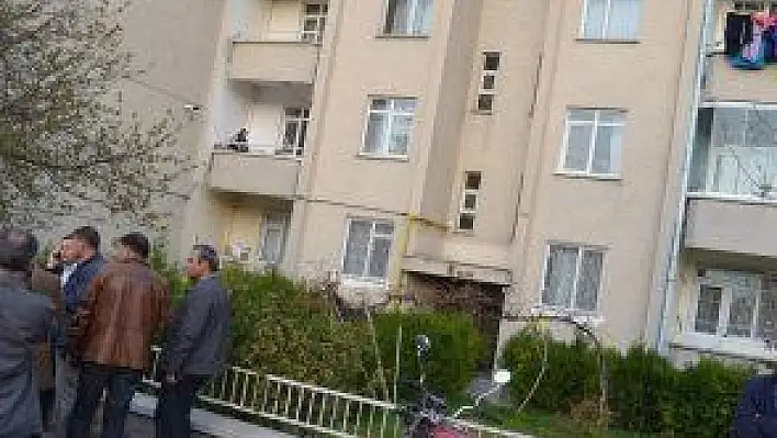 KARISINI 22 YERİNDEN BIÇAKLAYARAK ÖLDÜRDÜ