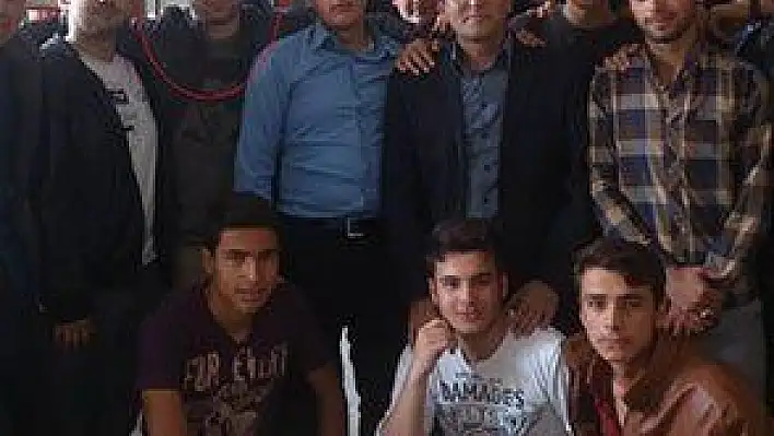 KARNESİNİ KUTLARKEN ÖLDÜ