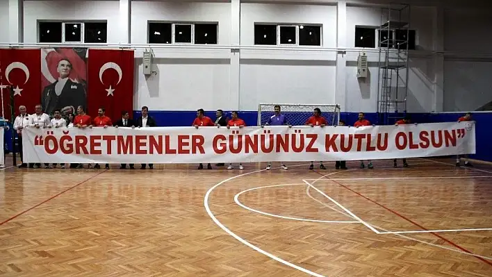 24 Kasım Öğretmenler Günü Turnuvası tüm hızıyla devam ediyor