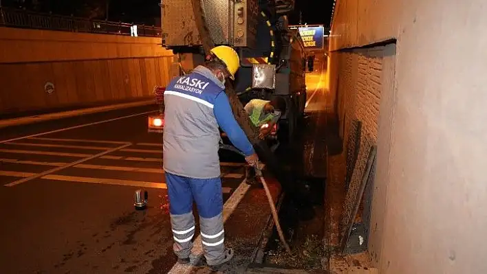 KASKİ'den ızgara temizliği