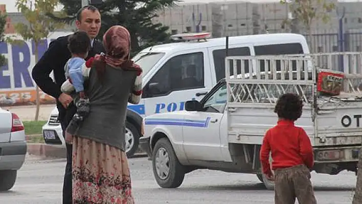 Kavşaklarda dilenen 12 çocuğa ve 3 aileye cezai işlem uygulandı