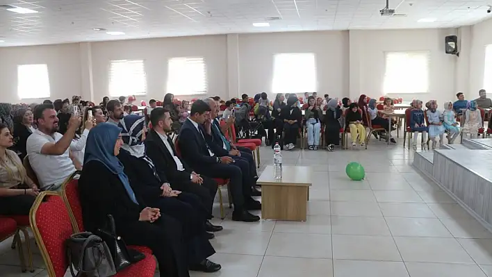 Kaymakam ve Başkan çocukları mutlu gününde yalnız bırakmadı