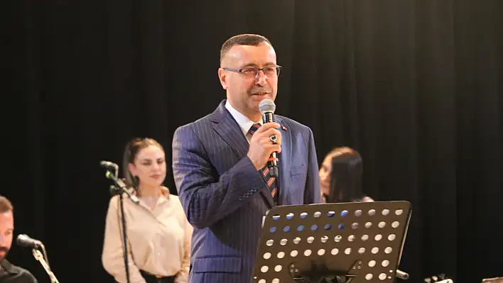 Kayseri Adliyesi'nden Türkiye'de bir ilk: Başsavcı şarkı söyledi!