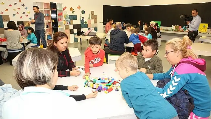 Kayseri Bilim Merkezi, çocukları bilime yönlendirmek için birbiri ardına etkinlik yapıyor