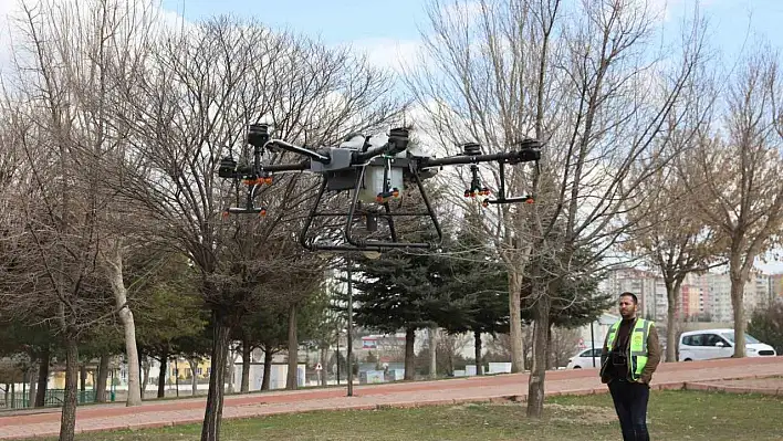 Kayseri'de drone ile ilaçlama