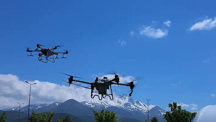 Gökyüzündeki dronlar dikkat çekti! Bakın ne yapılıyor