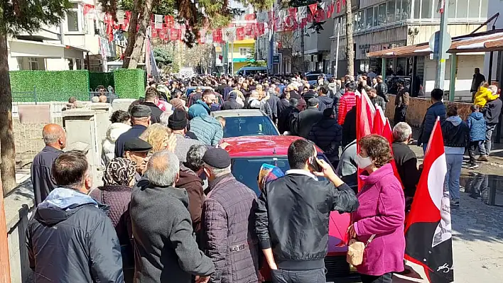 Kayseri CHP'de tarihi gün! 'Vatandaş akın akın geliyor, oy kullanıyor'