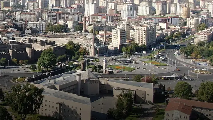 Kayseri Cumhuriyet Meydanı'nda eylem devam ediyor!