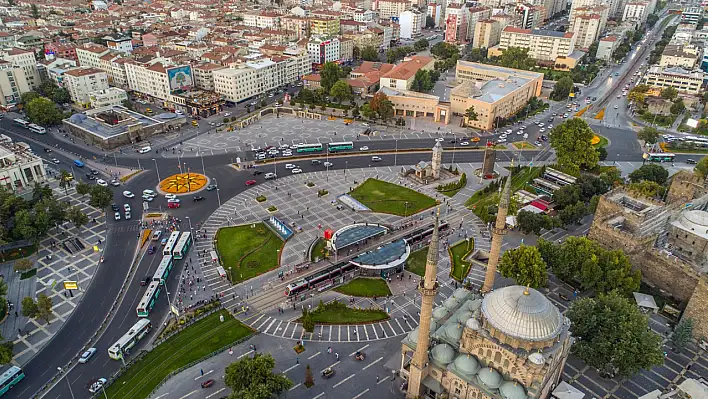 Kayseri Cumhuriyet Meydanı'nı birbirine katmıştı