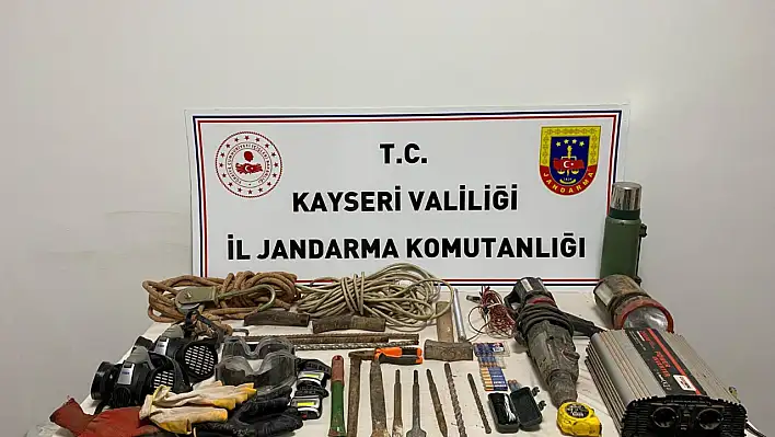 Kayseri'de 1. derece sit alanında kaçak kazı yapan şahıslar suçüstü yakalandı!