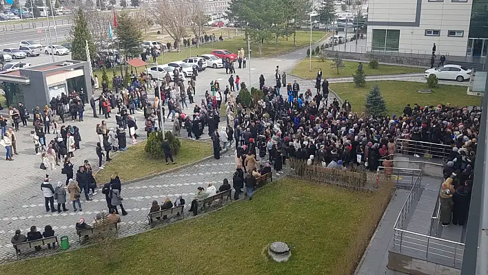 Kayseri'de 10 binin üzerinde vatandaş o parayı alabilmek için sıraya girdi!
