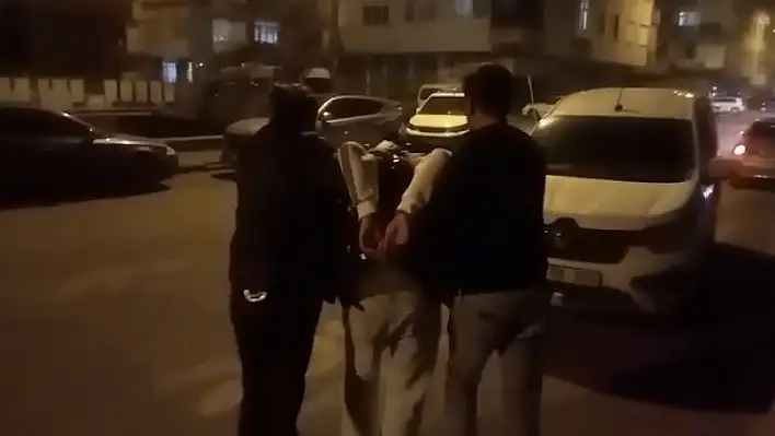 Kayseri'de 10 yıl hapis cezası ile aranan 18 yaşındaki şahıs yakalandı!
