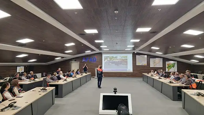Kayseri'de 100 muhtara eğitim verildi!