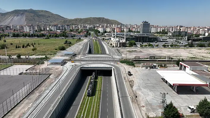 Kayseri'de 11 yeni tramvay ve 2 yeni hat hizmete girdi