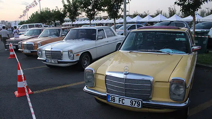 Kayseri'de 200 klasik otomobil görücüye çıktı