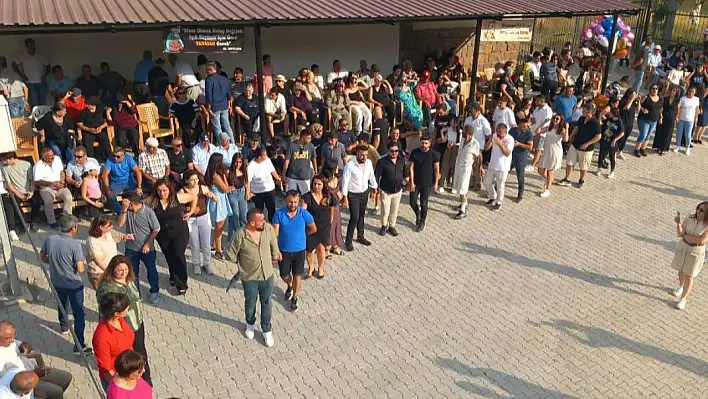 Kayseri'de 3 saat aralıksız halay çekildi...