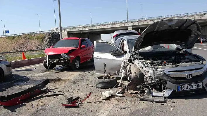 Kayseri'de 4 araçlı zincirleme kaza! Yaralılar var...