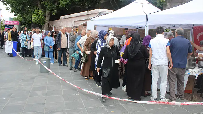 Kayseri'de 442 yıllık vakıf 6 bin kişiye bakın ne dağıttı!