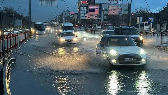 Kayseri'de 60 ev sular altında kaldı