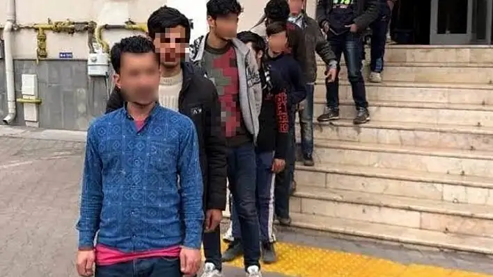 Kayseri'de adli işlem yapılan 375 yabancı uyruklu kişi ülkelerine iade edildi