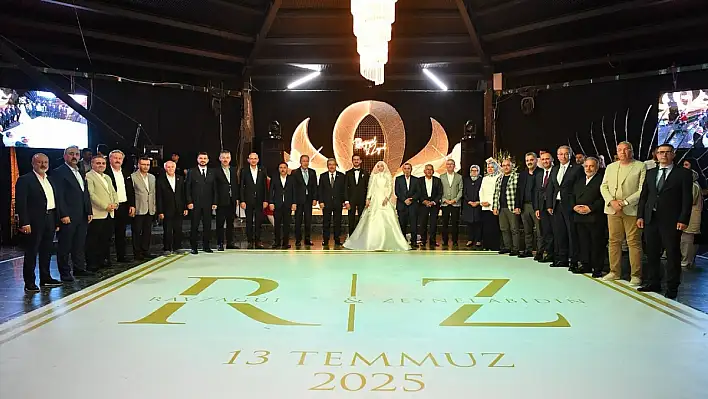 Kayseri'de AK Parti'yi buluşturan düğün…