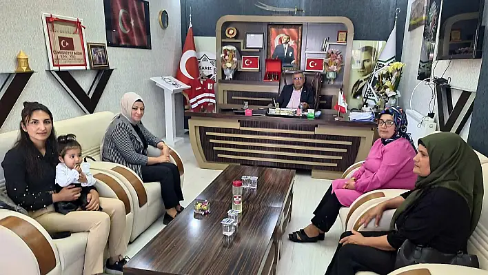 Kayseri'de AK Partili kadınlardan CHP'li Başkana ziyaret