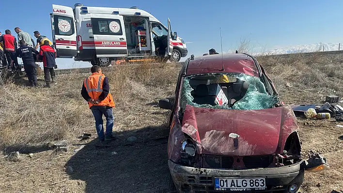 Kayseri'de araç devrildi: 3 kişi…