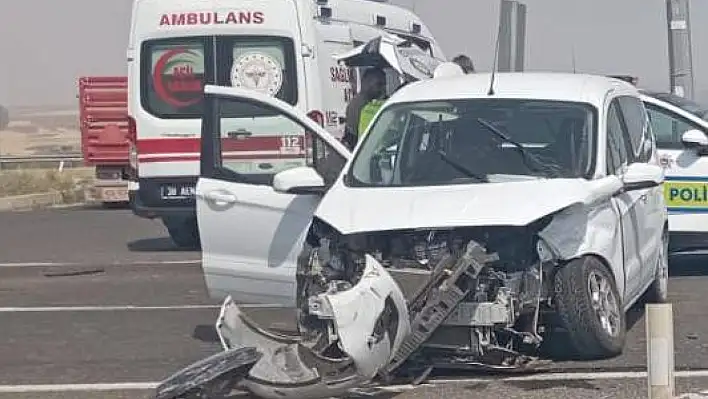 Kayseri'de aşı yapmaya giden ekip kaza geçirdi