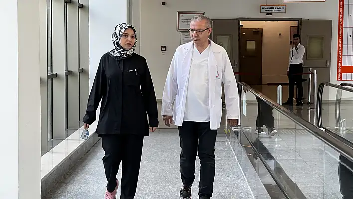Kayseri'de baba-kız aynı hastanede birlikte mesai yapıyor