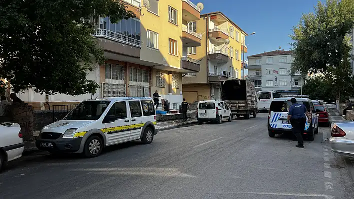 Kayseri'de bıçaklı kavga! İki arkadaş birbirine girdi