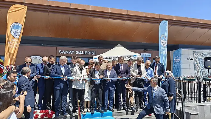 Kayseri'de bir ilk: Tablolar kokularıyla konuşuyor!