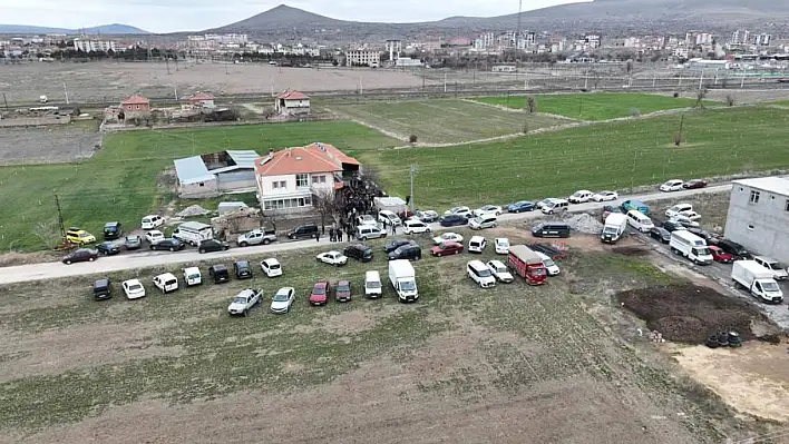 Kayseri'de bu evde ne oluyor! O an neden havadan çekildi?