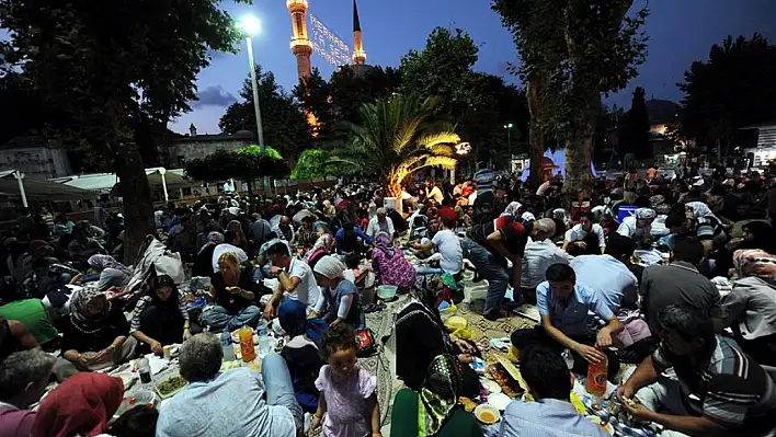 Kayseri'de bugün iftar vakti (16 Mart Pazar)