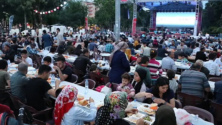 Kayseri'de bugün iftar vakti (9 Mart Pazar)