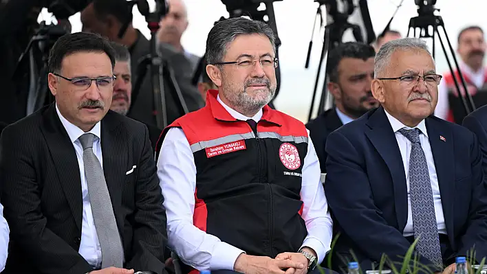 Kayseri'de bulunan Bakandan deprem açıklaması