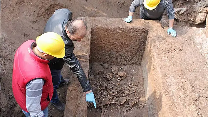 Kayseri'de bulunan lahitin içinden bakın ne çıktı