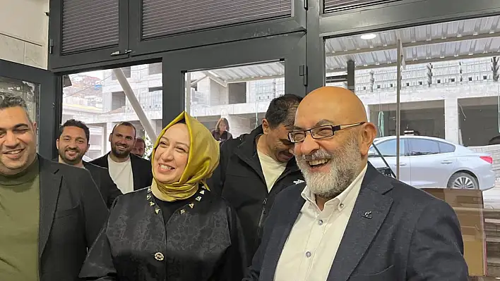 Kayseri'de çarşı pazar ziyareti yapan AK Partili vekil Cıngı: Şikayet yok, verilene şükür var!
