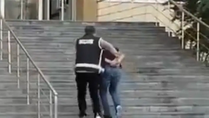 Kayseri'de cephanelik gibi ev! Neler çıktı neler