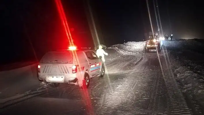 Kayseri'de çığ düştü, ulaşım aksadı
