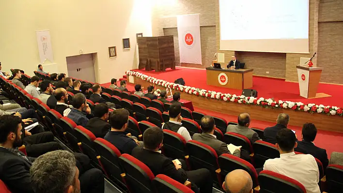 Kayseri'de 'Dijitalleşen Dünyada Diyanet Hizmetleri' anlatıldı