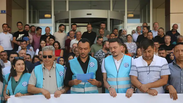 Kayseri'de dikkat çeken eylem! Çalışanlar kurum önünde toplandı