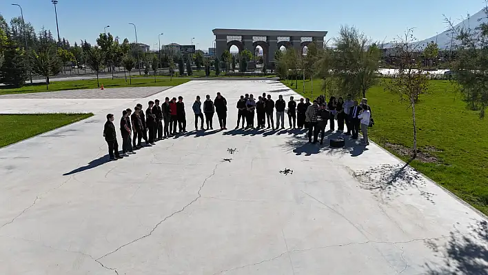 Kayseri'de drone bu kez öğrenciler için havalandı!