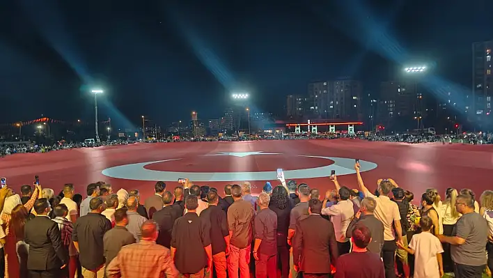 Kayseri'de Dünyanın en büyük Türk Bayrağı açıldı
