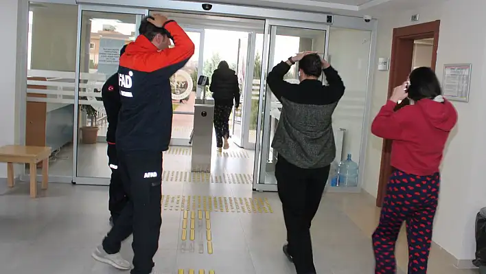 Kayseri'de elleri başlarında binayı terk ettiler! İşte sebebi