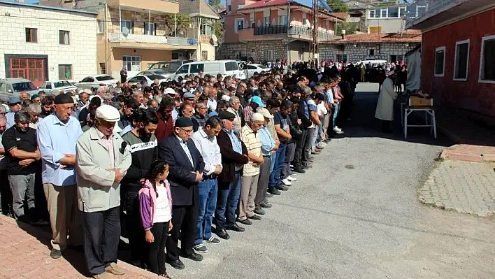 Kayseri'de eşinin öldürdüğü kadın toprağa verildi