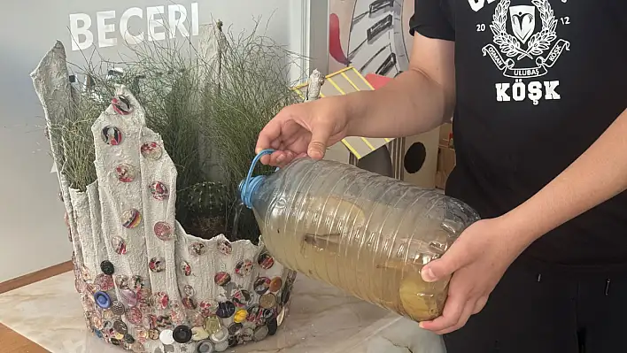 Kayseri'de eski tişörtler çanta, meyve kabukları da gübre oldu