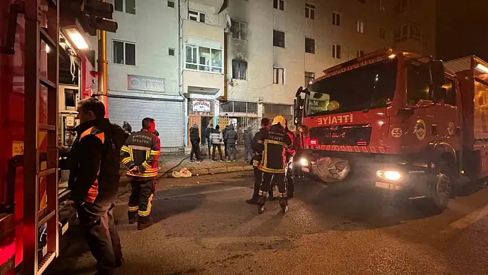 Dehşet anları… Apartmanda mahsur kaldılar, hastanelik oldular