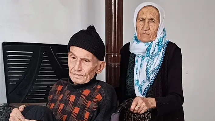 Kayseri'de felçli eşine 60 yıldır sevgiyle bakıyor