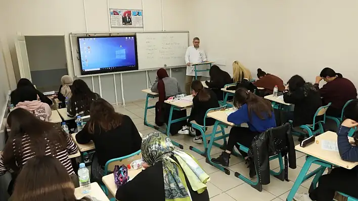 Kayseri'de gençlere sınav heyecanı