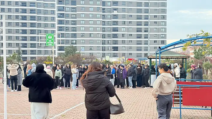 Kayseri'de gerçeğini aratmayan tatbikat! Sirenler çaldı, öğrenciler tahliye edildi
